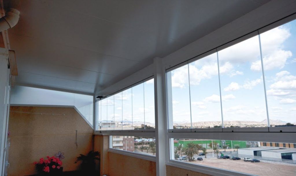chiusura terrazzo con vetrate